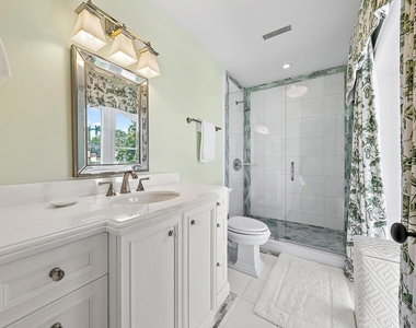 210 Emerald Lane - Photo Thumbnail 19