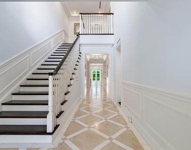 210 Emerald Lane - Photo Thumbnail 3