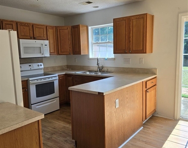 3073 Parade Lane Sw - Photo Thumbnail 2