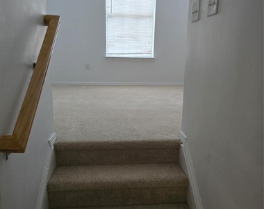 3073 Parade Lane Sw - Photo Thumbnail 3