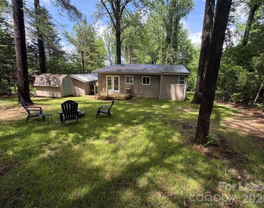495 Armstrong Avenue - Photo Thumbnail 11
