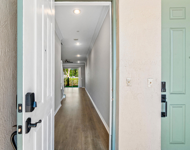 81 Nottingham Place - Photo Thumbnail 4