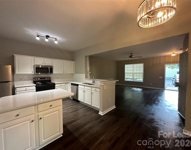 6613 Rothchild Drive - Photo Thumbnail 4