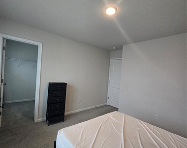 7223 Encino Place - Photo Thumbnail 4