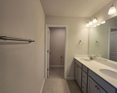 7223 Encino Place - Photo Thumbnail 9