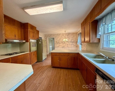 3720 S Providence Road - Photo Thumbnail 5