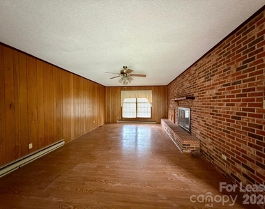 3720 S Providence Road - Photo Thumbnail 10