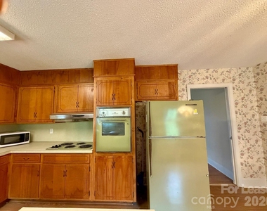 3720 S Providence Road - Photo Thumbnail 8