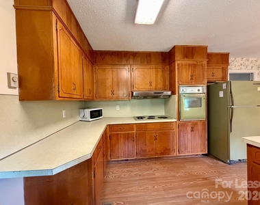 3720 S Providence Road - Photo Thumbnail 4