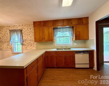 3720 S Providence Road - Photo Thumbnail 6