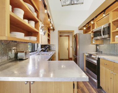 109 Seashore Drive - Photo Thumbnail 9