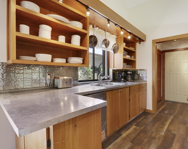 109 Seashore Drive - Photo Thumbnail 8