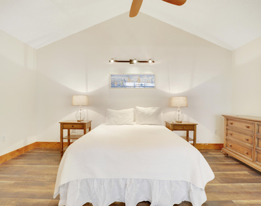 109 Seashore Drive - Photo Thumbnail 16