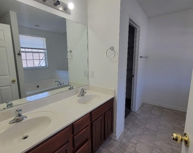 177 Autumn Falls Drive - Photo Thumbnail 8