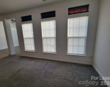 177 Autumn Falls Drive - Photo Thumbnail 3