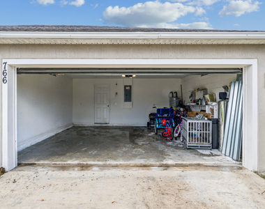 766 Se Academy Lane - Photo Thumbnail 3