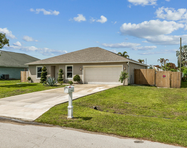 766 Se Academy Lane - Photo Thumbnail 1