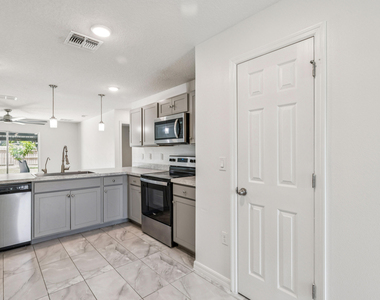766 Se Academy Lane - Photo Thumbnail 16