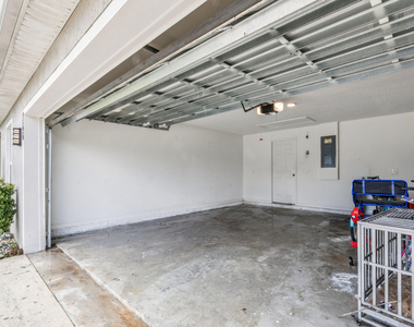 766 Se Academy Lane - Photo Thumbnail 4
