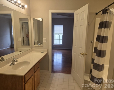 113 Kase Court - Photo Thumbnail 10