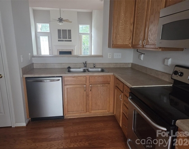 113 Kase Court - Photo Thumbnail 6