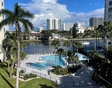 2900 Ne 14th Street Causeway - Photo Thumbnail 1