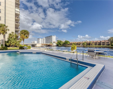 2900 Ne 14th Street Causeway - Photo Thumbnail 3