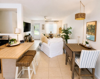 713 Suwanee Avenue - Photo Thumbnail 7