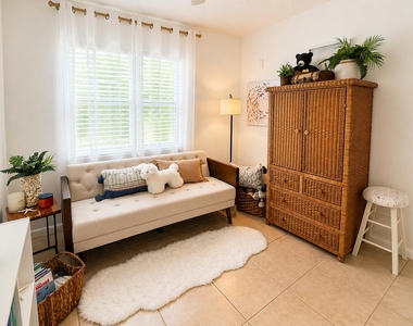 713 Suwanee Avenue - Photo Thumbnail 10