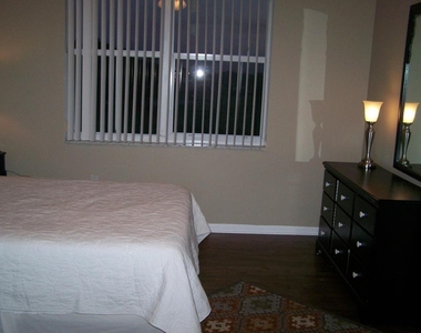 2100 Greenview Shores Boulevard - Photo Thumbnail 20