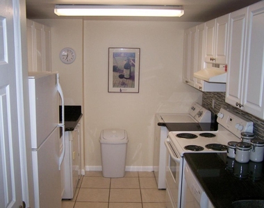 2100 Greenview Shores Boulevard - Photo Thumbnail 7