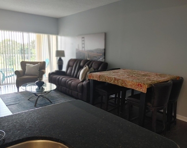 2100 Greenview Shores Boulevard - Photo Thumbnail 4