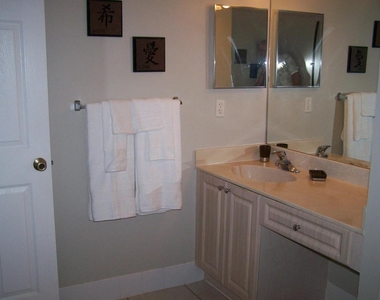 2100 Greenview Shores Boulevard - Photo Thumbnail 16