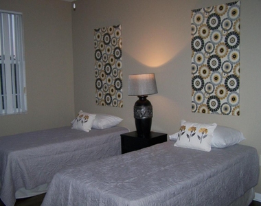 2100 Greenview Shores Boulevard - Photo Thumbnail 12
