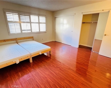 471 West Duarte Rd - Photo Thumbnail 8
