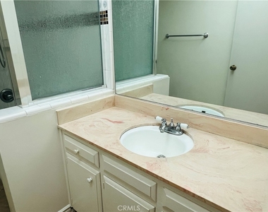 471 West Duarte Rd - Photo Thumbnail 13