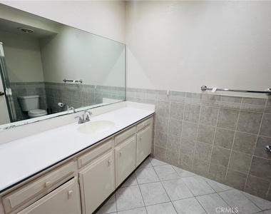 471 West Duarte Rd - Photo Thumbnail 9