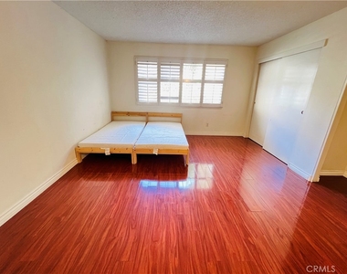 471 West Duarte Rd - Photo Thumbnail 7