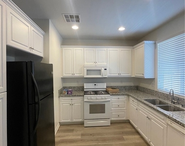 8650 Cava Drive - Photo Thumbnail 1