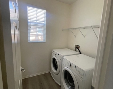 8650 Cava Drive - Photo Thumbnail 6