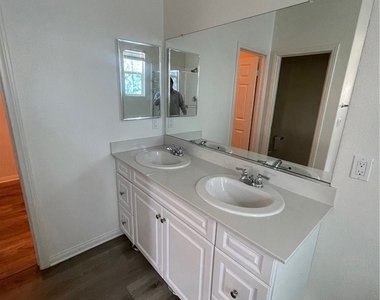 8650 Cava Drive - Photo Thumbnail 5