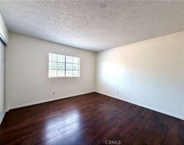 122 S Mayflower Avenue - Photo Thumbnail 5