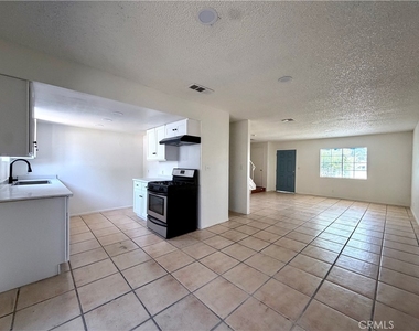 122 S Mayflower Avenue - Photo Thumbnail 1