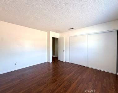 122 S Mayflower Avenue - Photo Thumbnail 6