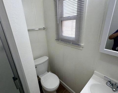 38 N Laurel Street - Photo Thumbnail 4