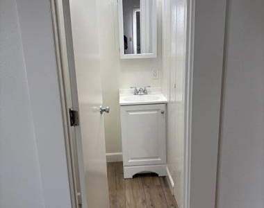 38 N Laurel Street - Photo Thumbnail 3