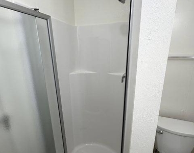 38 N Laurel Street - Photo Thumbnail 5