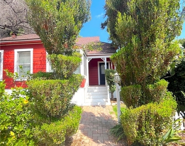 703 Manzanita Avenue - Photo Thumbnail 2