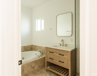 14605 Wyandotte - Photo Thumbnail 24