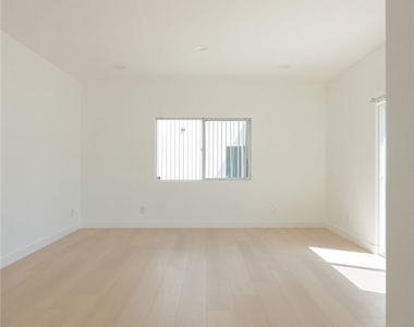 14605 Wyandotte - Photo Thumbnail 36